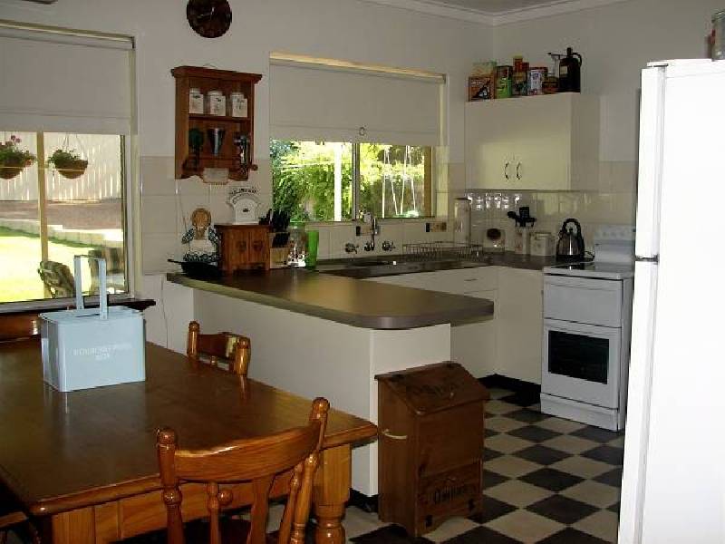 15 Tuart Road, Lesmurdie WA 6076