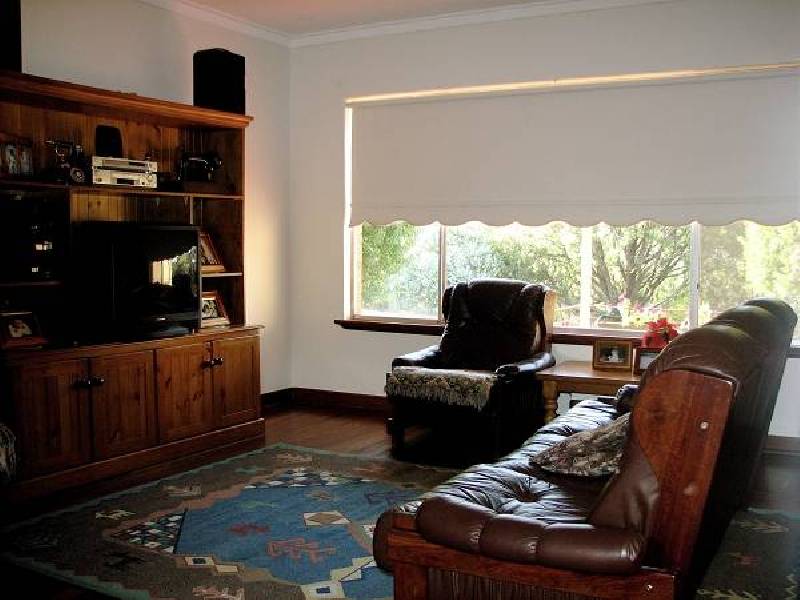 15 Tuart Road, Lesmurdie WA 6076