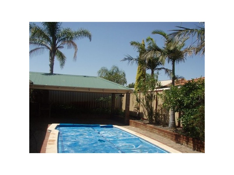 11 BOttlebrush Drive, Thornlie WA 6108