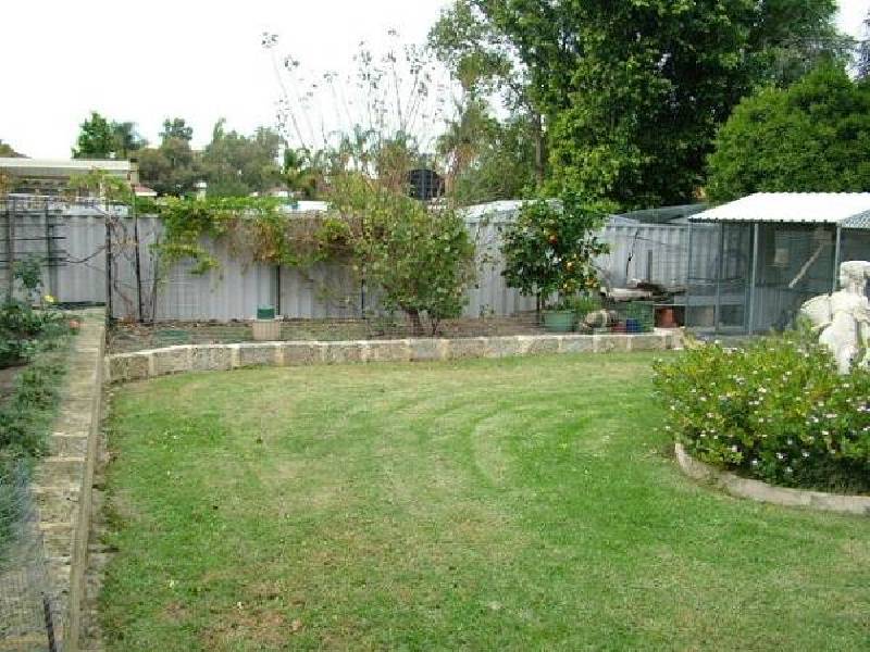 31 Henderson Drive, Seville Grove WA 6112