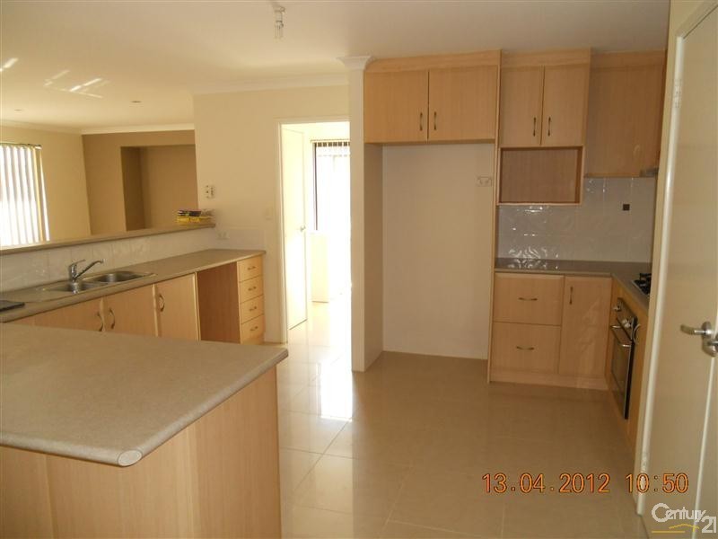 45 Boyle Avenue, Rockingham WA 6168