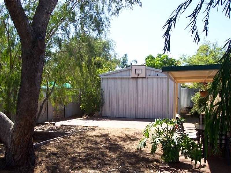 16 Nutcher Way, Parmelia WA 6167