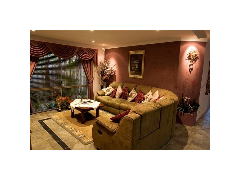 11 Gilling Place, Orelia WA 6167