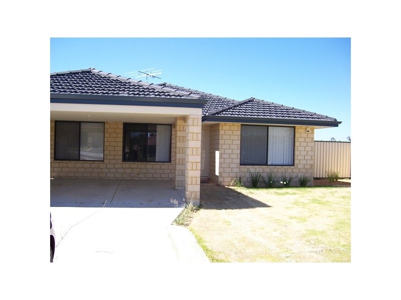 8 Madge Way, Leda WA 6170