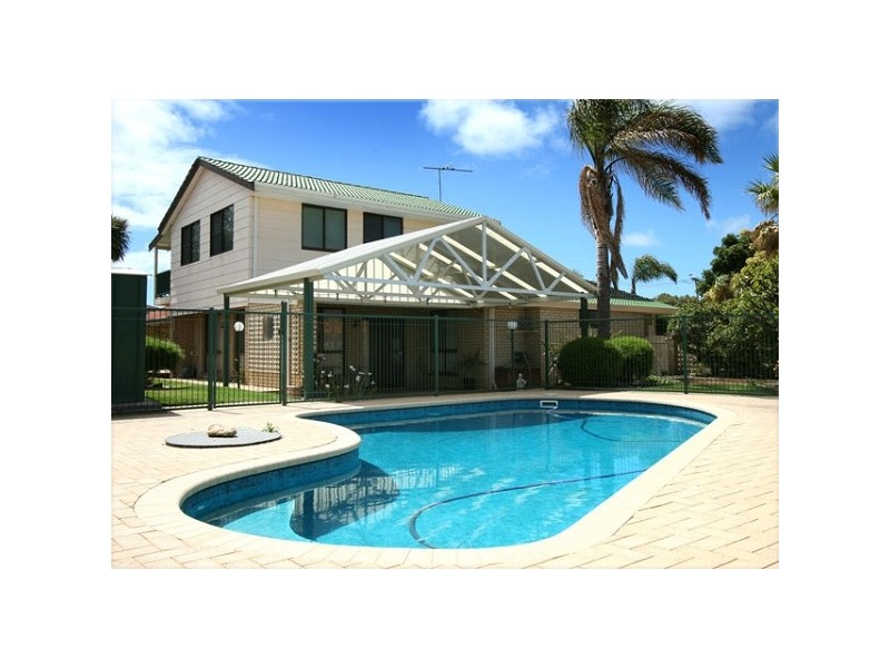 16 Ernest Street, Safety Bay WA 6169