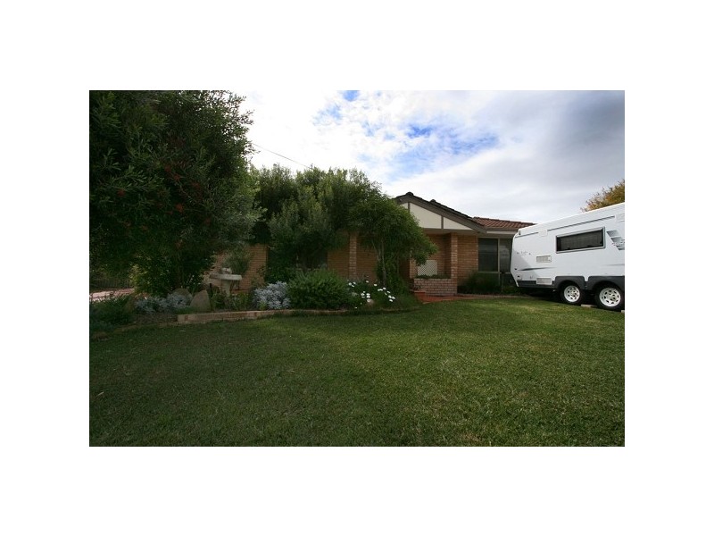 27 Hawker Street, Safety Bay WA 6169