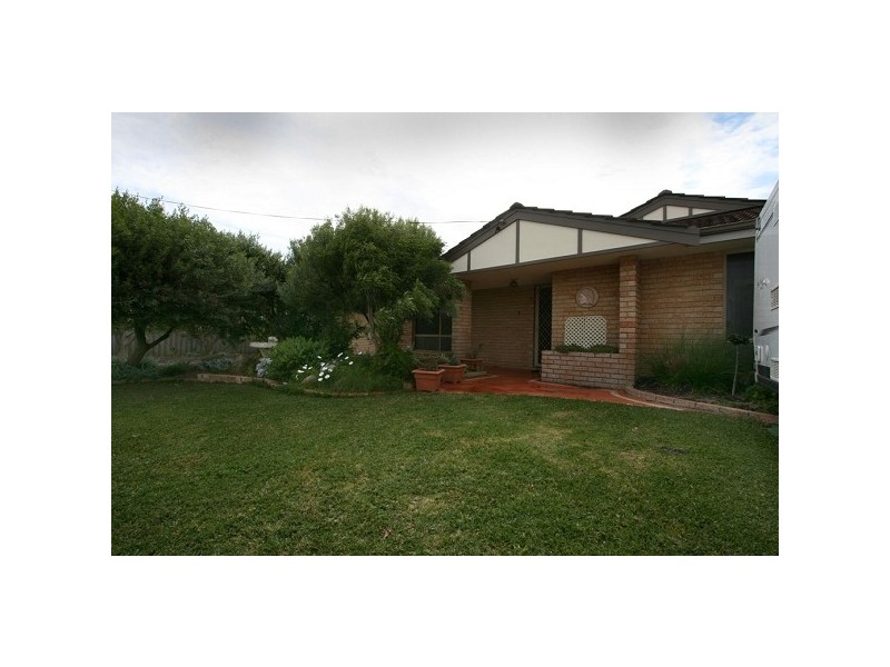 27 Hawker Street, Safety Bay WA 6169