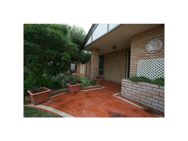 27 Hawker Street, Safety Bay WA 6169