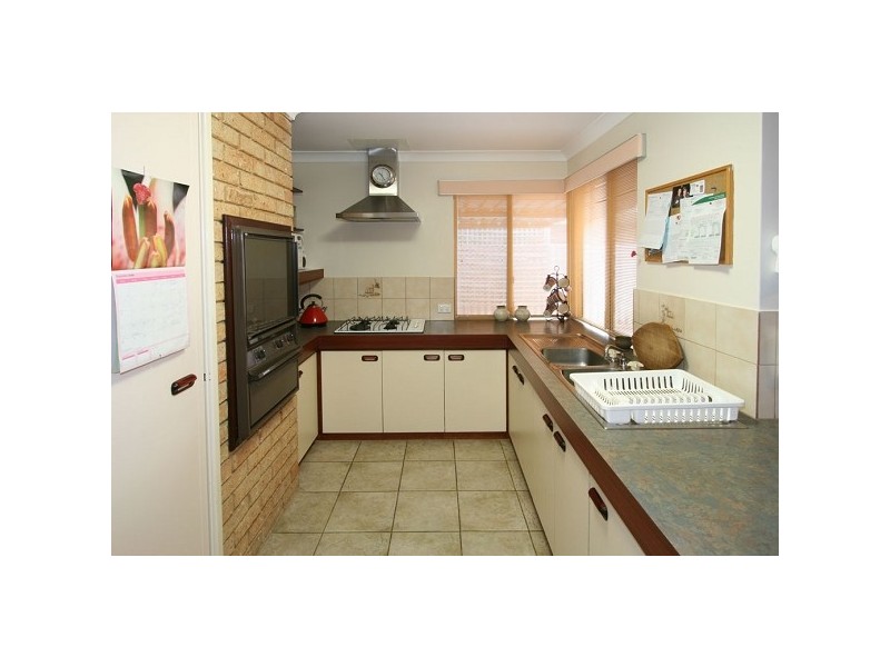 27 Hawker Street, Safety Bay WA 6169