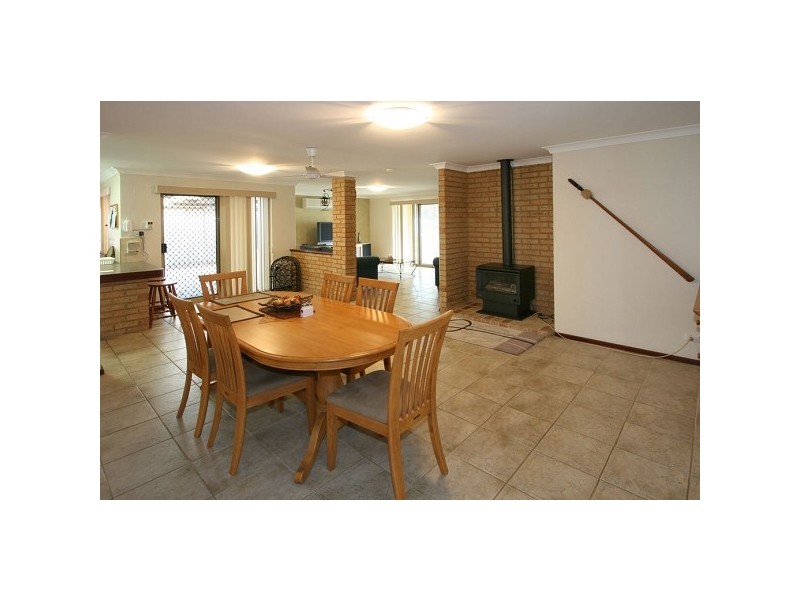 27 Hawker Street, Safety Bay WA 6169