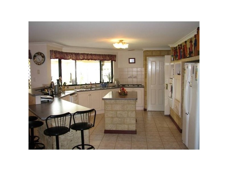 70 Chelmsford Avenue, Port Kennedy WA 6172