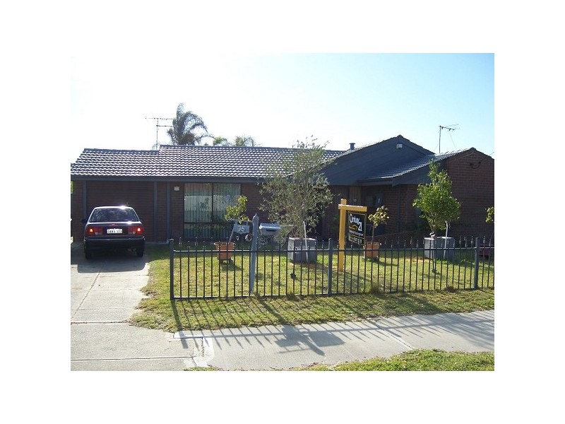 35 Millgrove Avenue, Cooloongup WA 6168