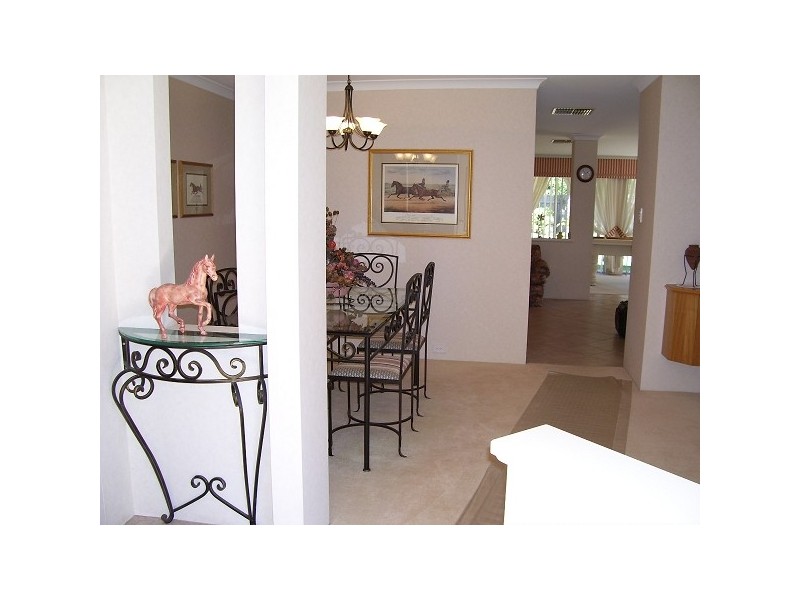 16 Nottingham Parkway, Orelia WA 6167