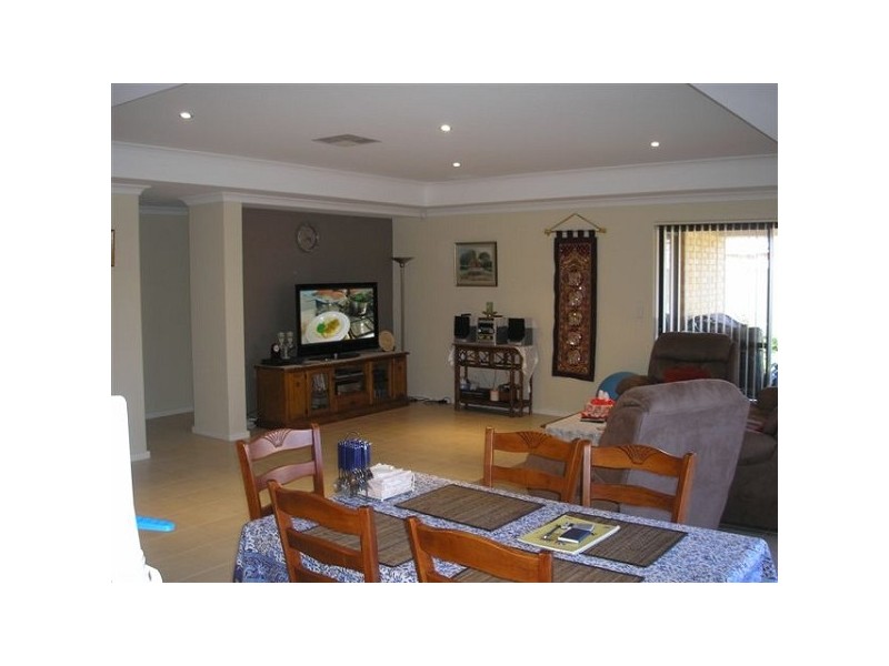 10 Edenhall Terrace, Waikiki WA 6169