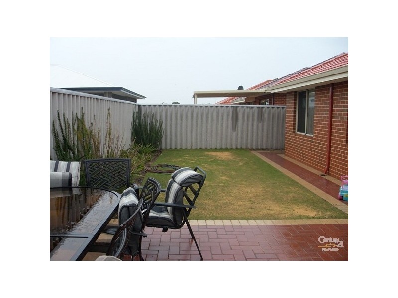 52 Grove Street, Shoalwater WA 6169