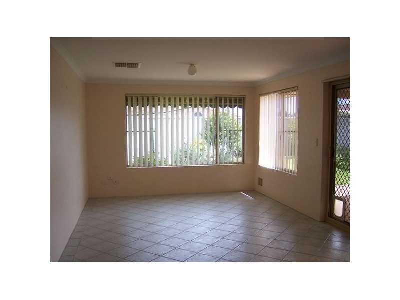 16 Nightingale Way, Warnbro WA 6169