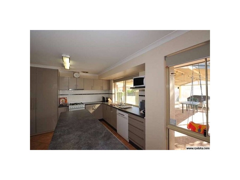 2/1 Cadbury Street, Warnbro WA 6169