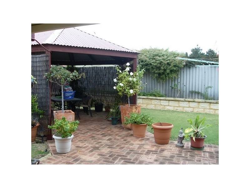 8 Kensington Court, Cooloongup WA 6168