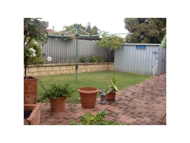 8 Kensington Court, Cooloongup WA 6168