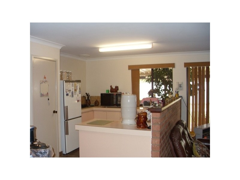 8 Kensington Court, Cooloongup WA 6168