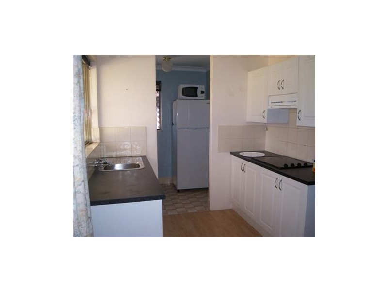 7 Moore Court, Cooloongup WA 6168