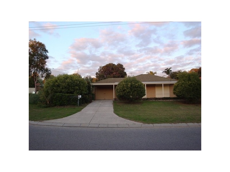 25 Simmons Loop, Parmelia WA 6167