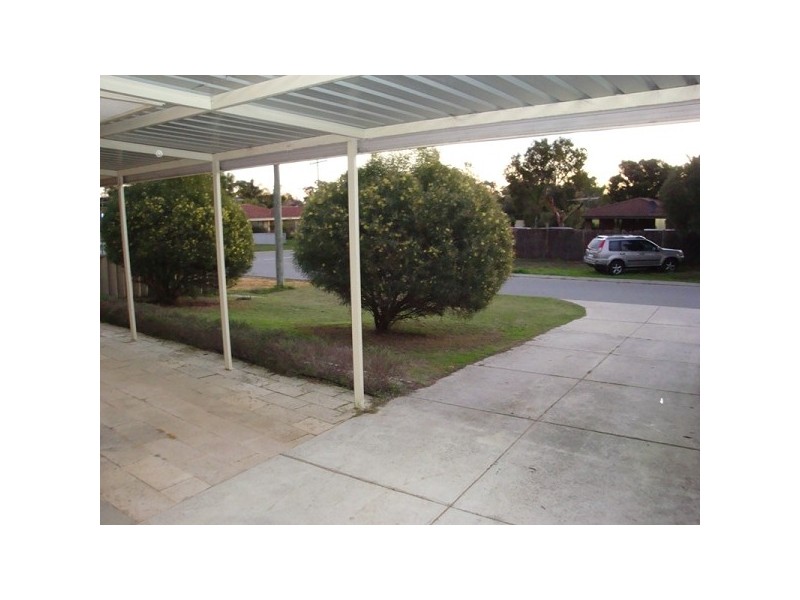 25 Simmons Loop, Parmelia WA 6167