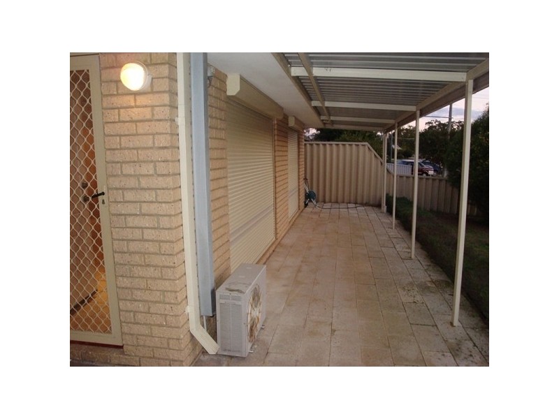 25 Simmons Loop, Parmelia WA 6167