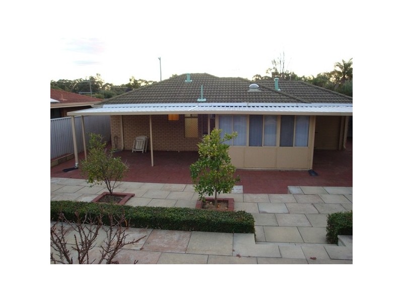 25 Simmons Loop, Parmelia WA 6167