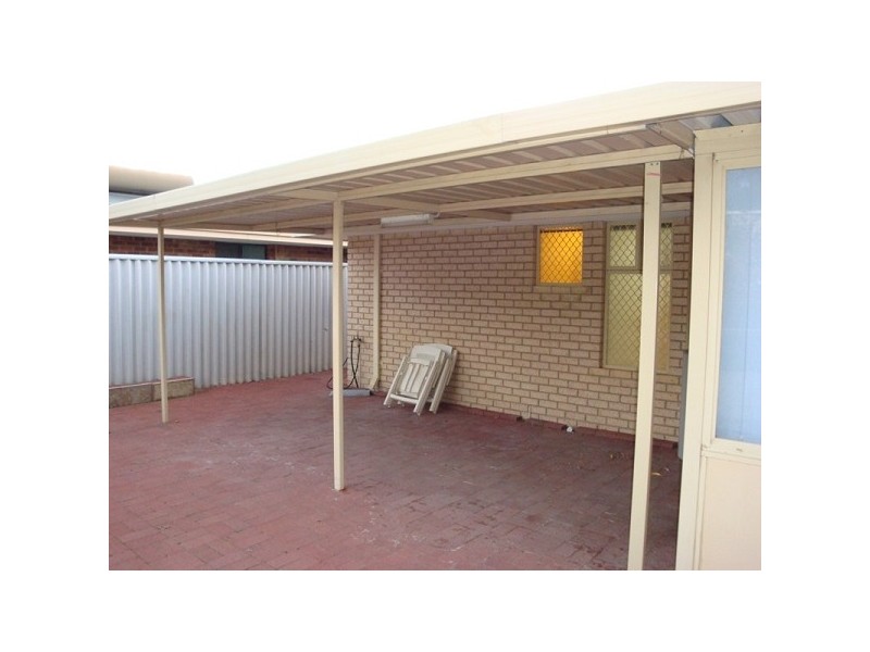 25 Simmons Loop, Parmelia WA 6167