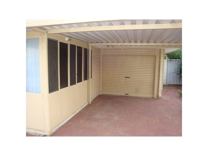 25 Simmons Loop, Parmelia WA 6167