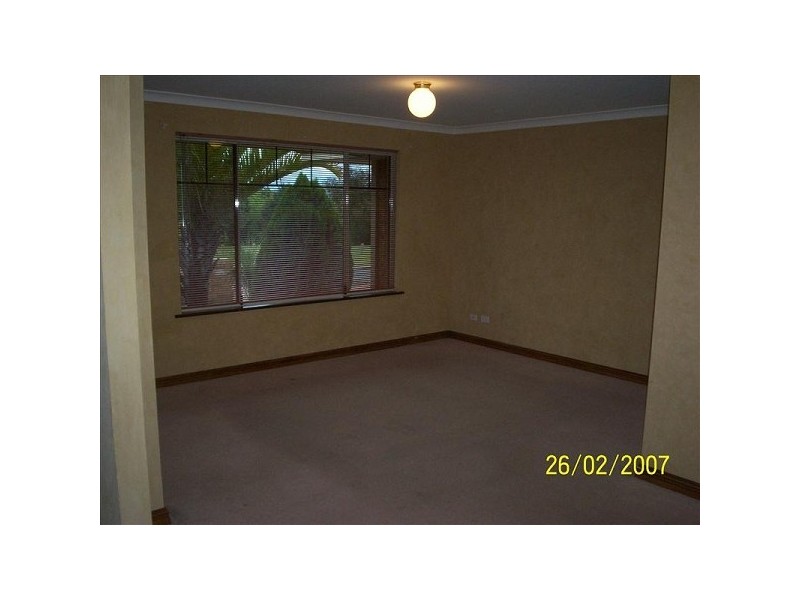 28 Montebourg Meander, Port Kennedy WA 6172