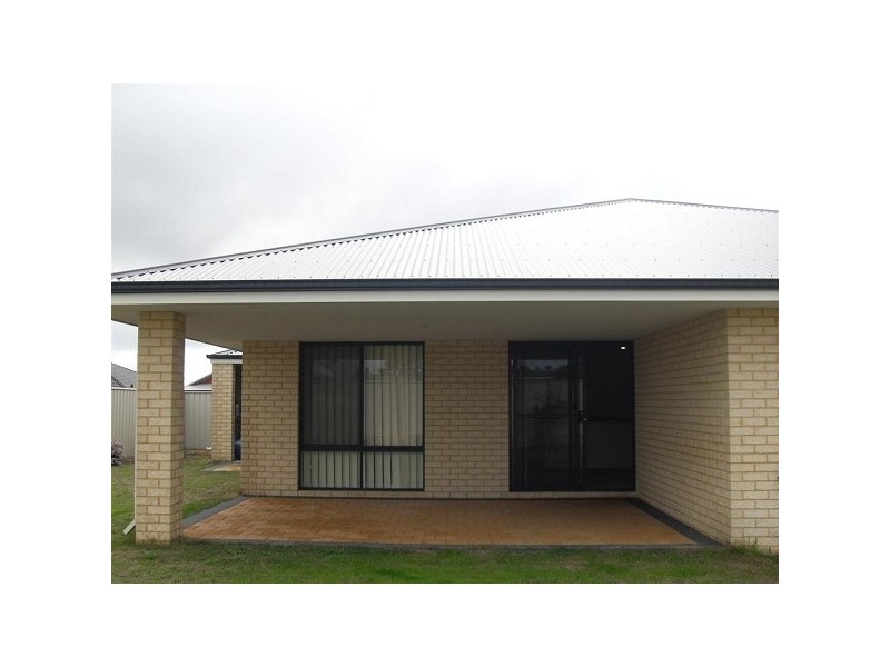 10 Jaubert Avenue, Secret Harbour WA 6173