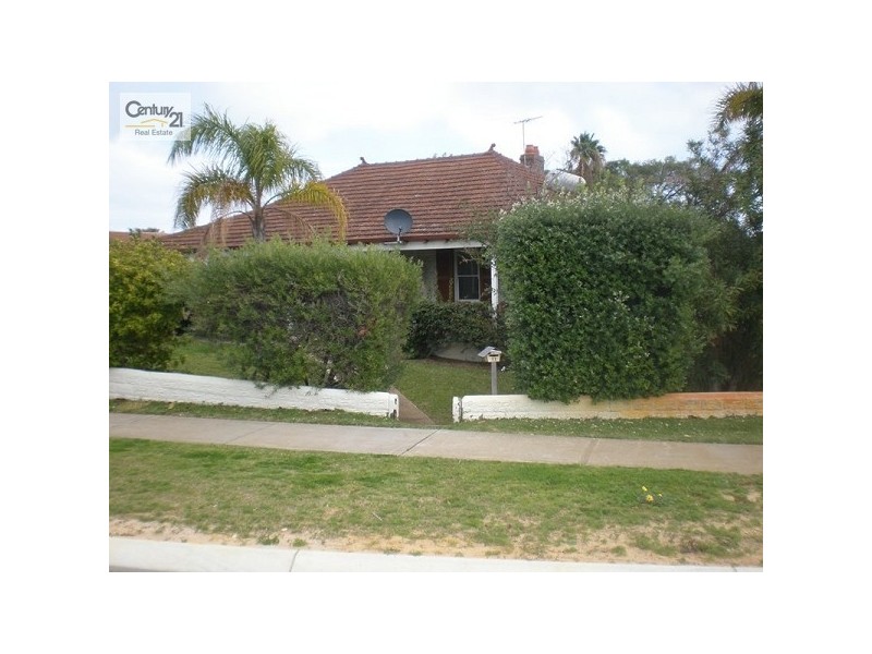 11 Fisher Street, Rockingham WA 6168