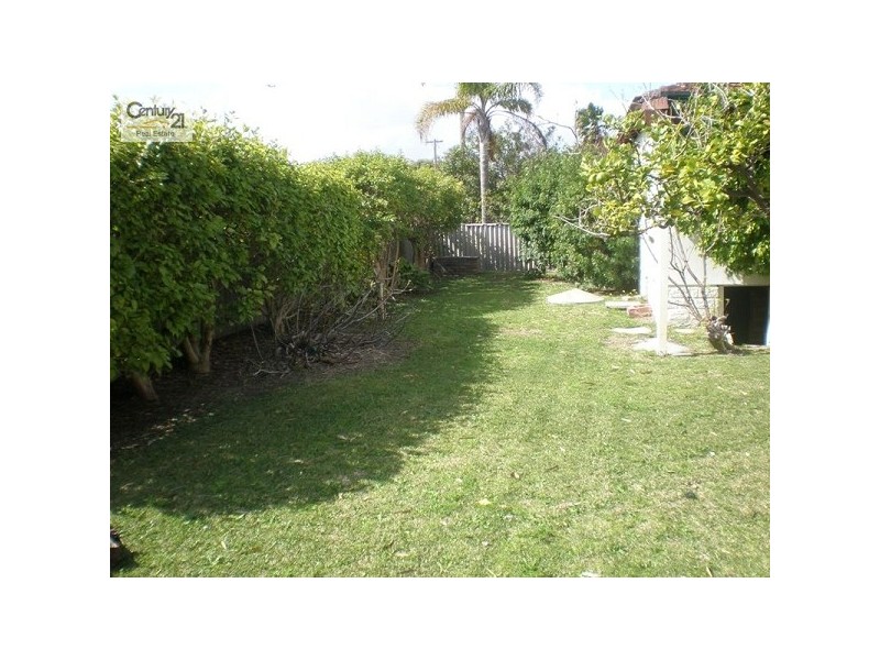 11 Fisher Street, Rockingham WA 6168