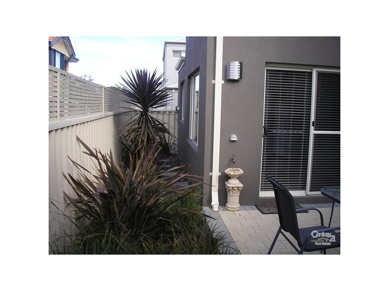 2/8 Hymus Street, Rockingham WA 6168