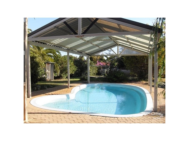 21 Thomas Street, Safety Bay WA 6169
