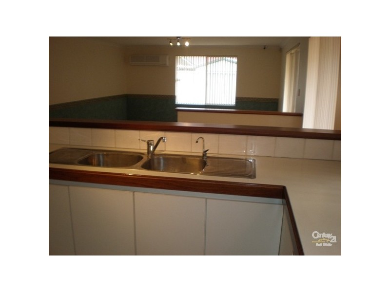 8 Greencroft Gardens, Warnbro WA 6169