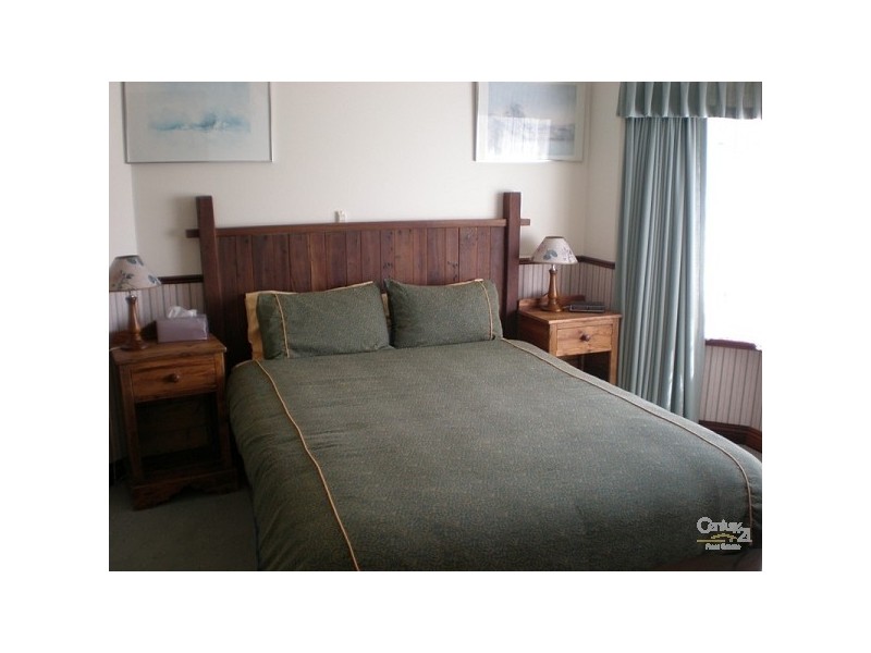 11 Ray Street, Rockingham WA 6168