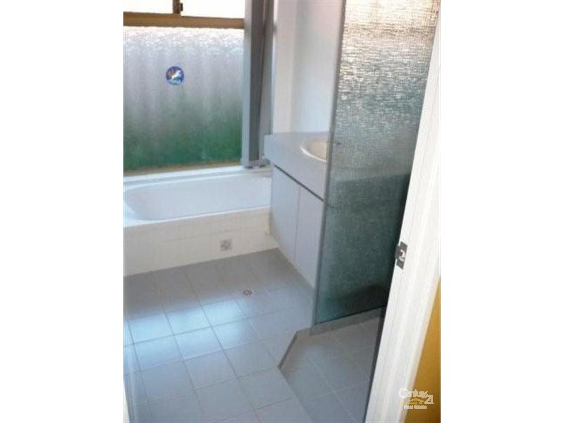 4 Dundee Close, Warnbro WA 6169