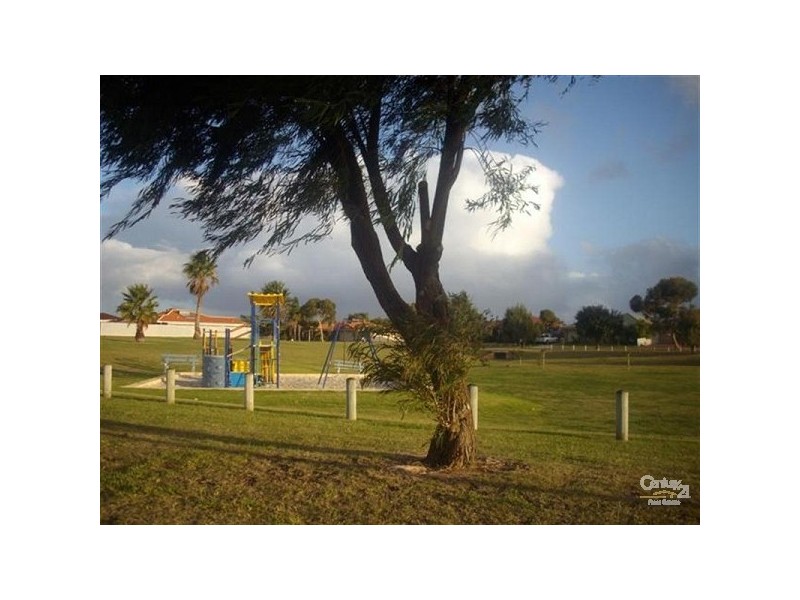 4 Dundee Close, Warnbro WA 6169