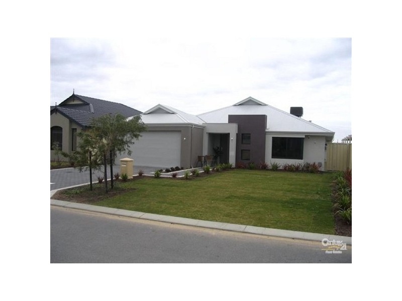 11 Cronulla Road, Secret Harbour WA 6173