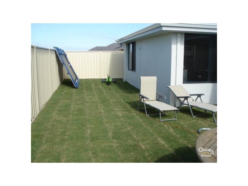 11 Cronulla Road, Secret Harbour WA 6173