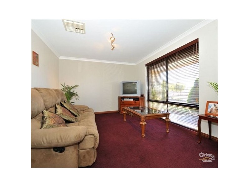 8 Mahoe Parkway, Port Kennedy WA 6172