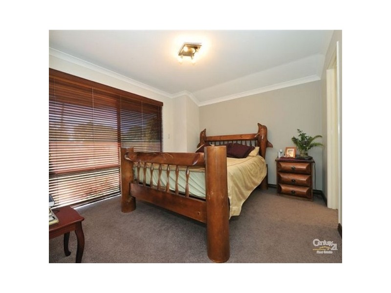 8 Mahoe Parkway, Port Kennedy WA 6172