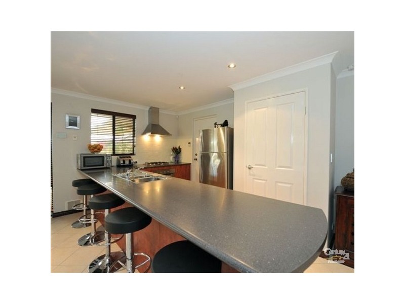 8 Mahoe Parkway, Port Kennedy WA 6172