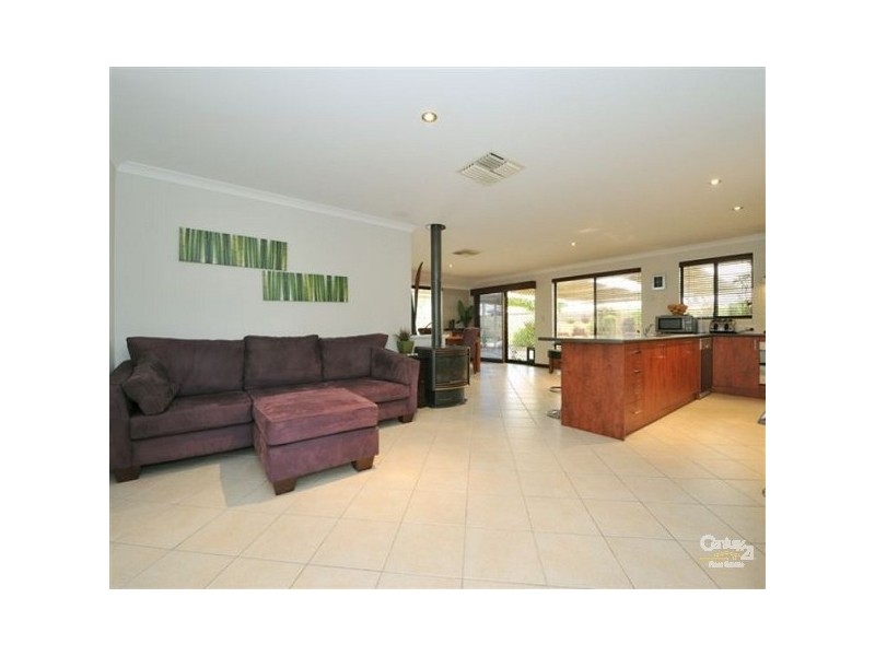 8 Mahoe Parkway, Port Kennedy WA 6172