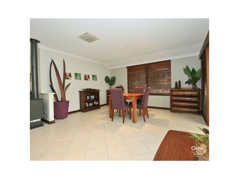 8 Mahoe Parkway, Port Kennedy WA 6172