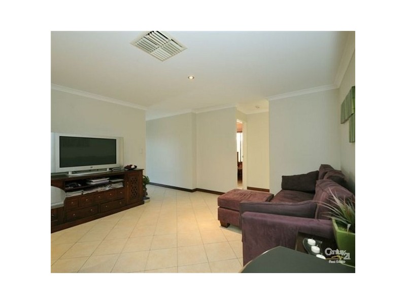 8 Mahoe Parkway, Port Kennedy WA 6172