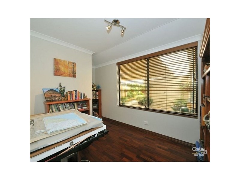 8 Mahoe Parkway, Port Kennedy WA 6172